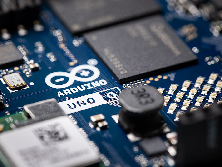 Arduino UNO Q 4GB: Dual-Brain SBC for AI & IoT | Arduino Store ...